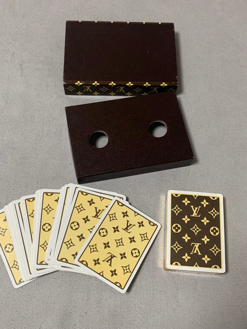 LOUIS VUITTON ノベルティ　トランプ　2個セット　茶色のみ未開封