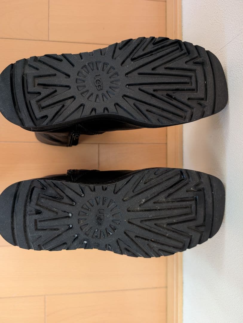 UGG ブラックレザー ショートブーツ