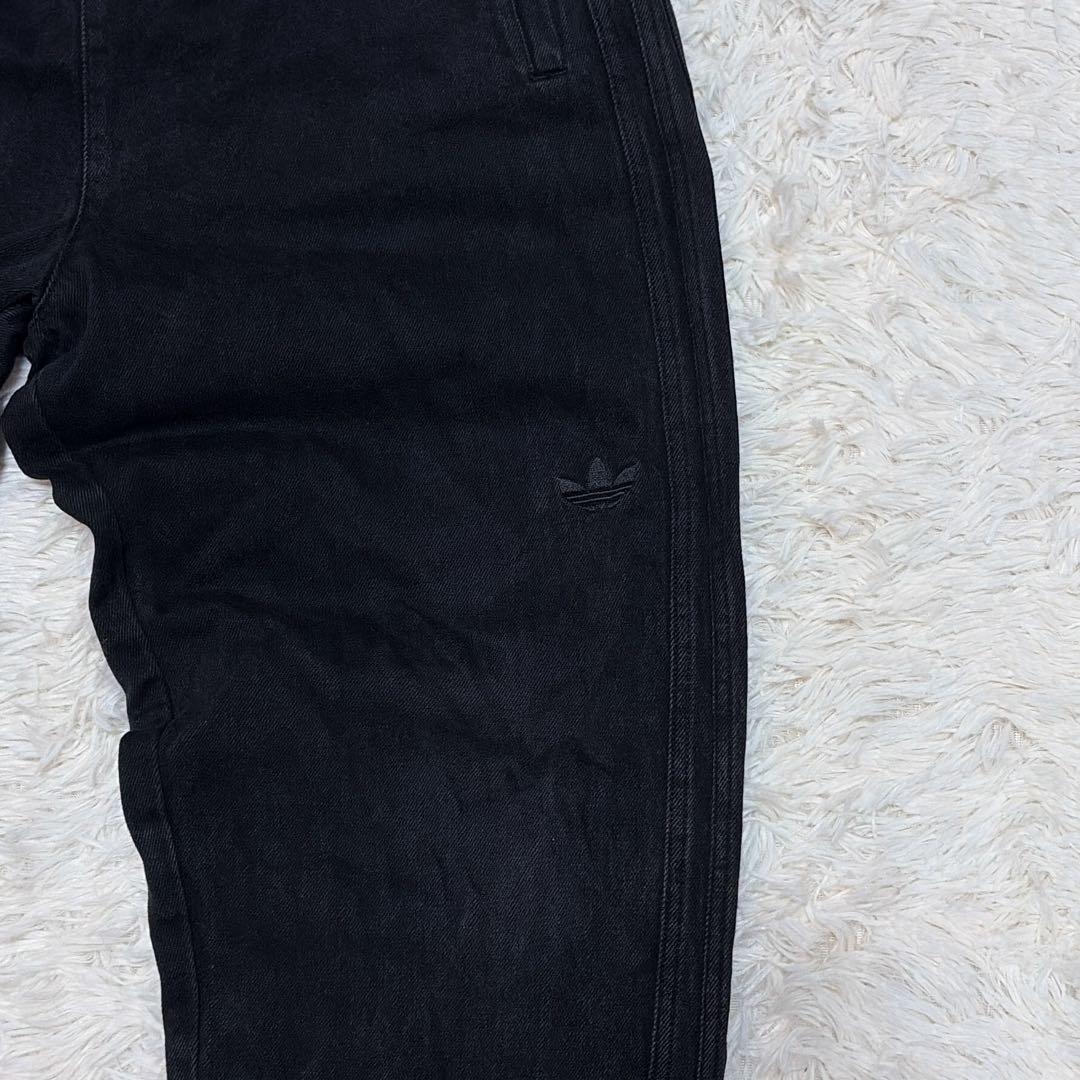 アディダスオリジナルス ロゴ刺繍 イージー ワイドデニム ブラック