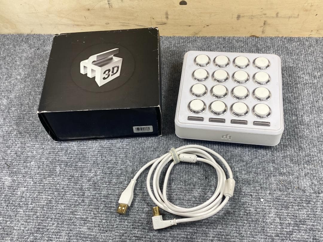 729 DJ Tech Tools midi fighter 3D パッド