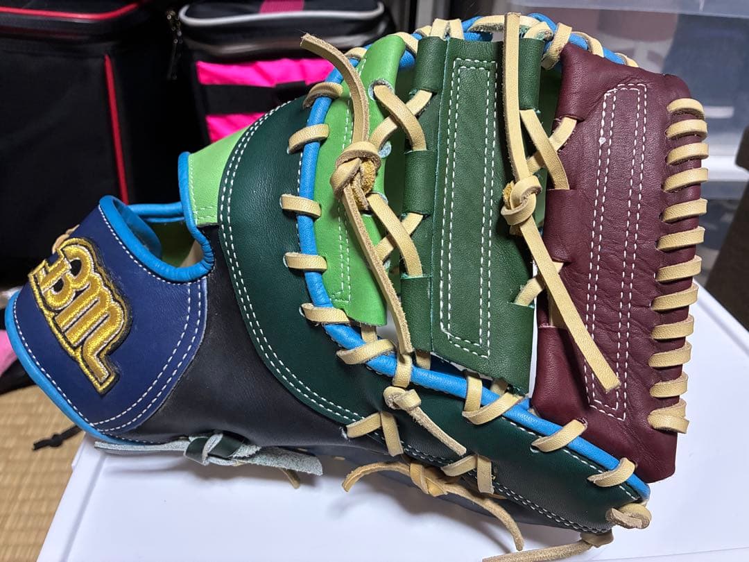 ベースマン　軟式用　右投げ　ファーストミット　革は硬式用使用　即戦力