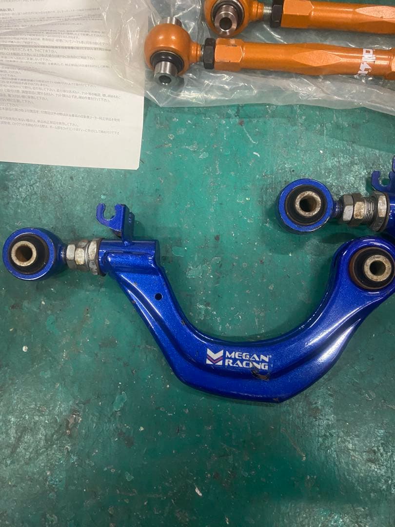 ゴルフ5 MEGAN RACING アーム＆Skidracingロッドセット中古