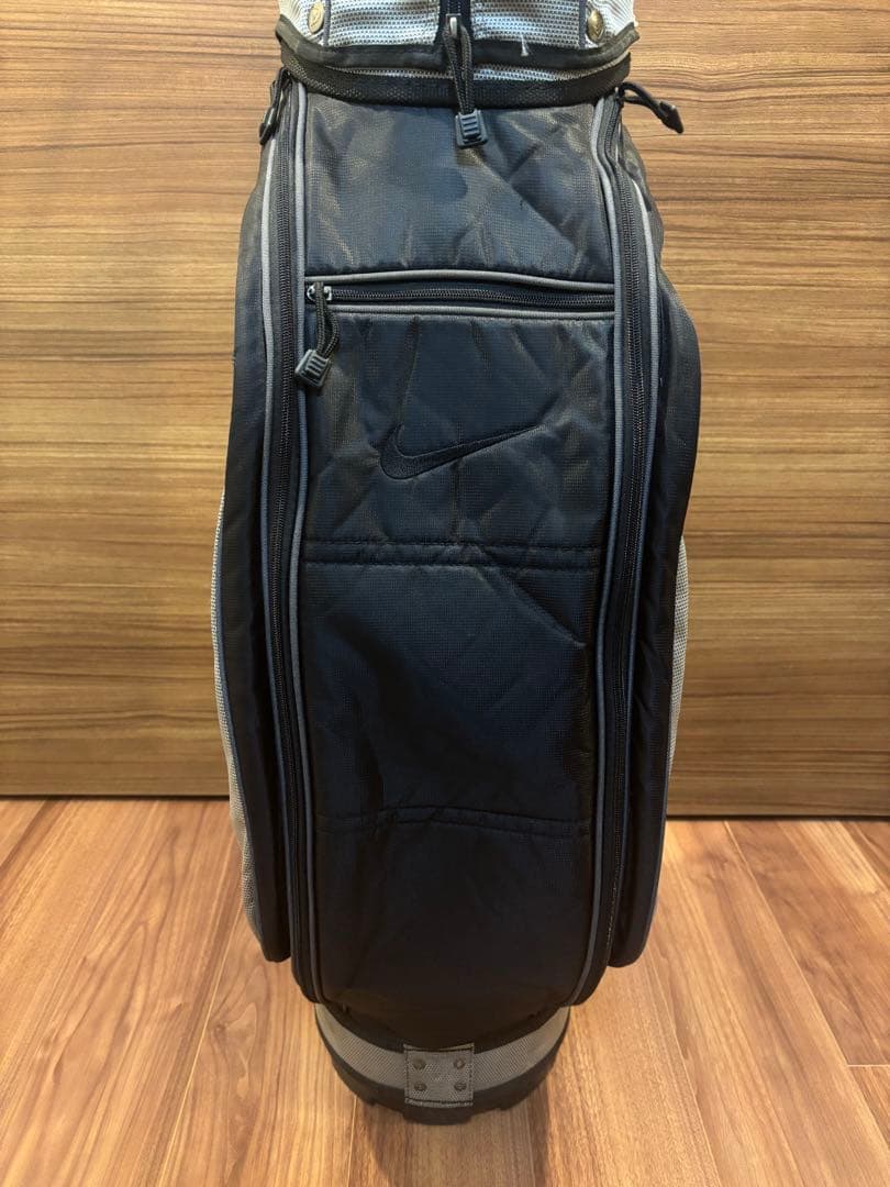 Nike シルバー キャディバッグ