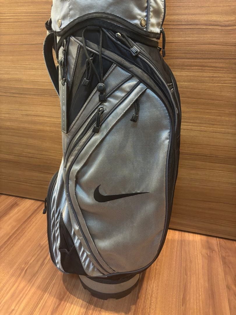 Nike シルバー キャディバッグ