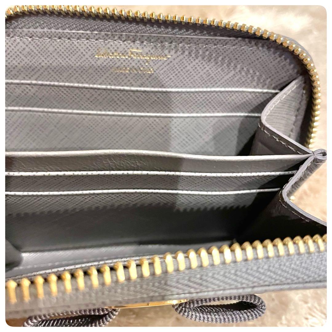 ほぼ未使用✨　フェラガモ ヴァラ レザー ラウンドジップ 小銭入れ ケース