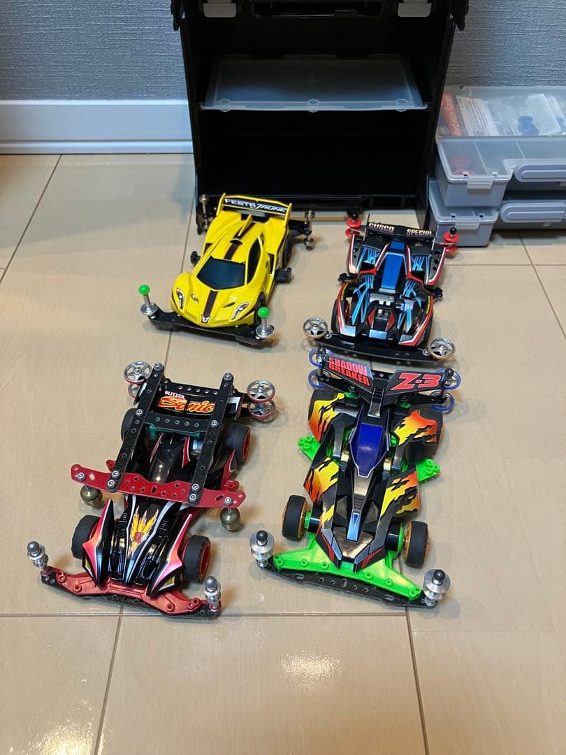 ミニ四駆 4台&ピットボックスセット