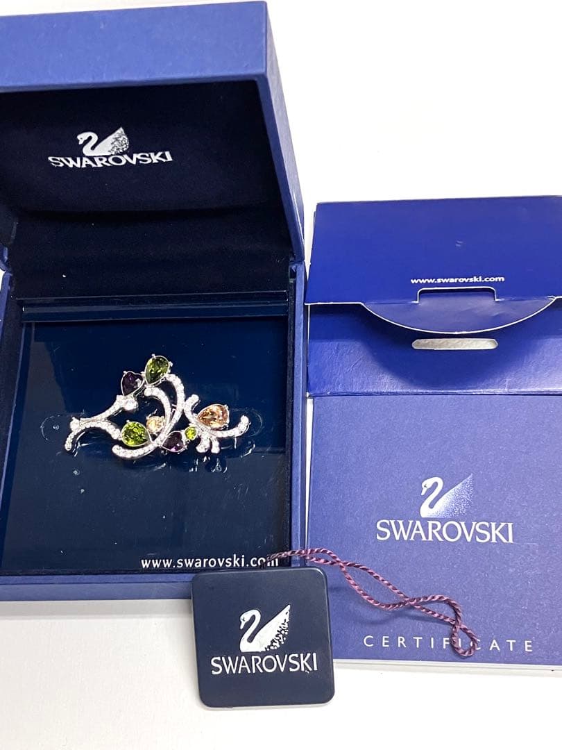 [SWAROVSKI]未使用・心動かす美しさ、輝く技巧スワロフスキーのブローチ
