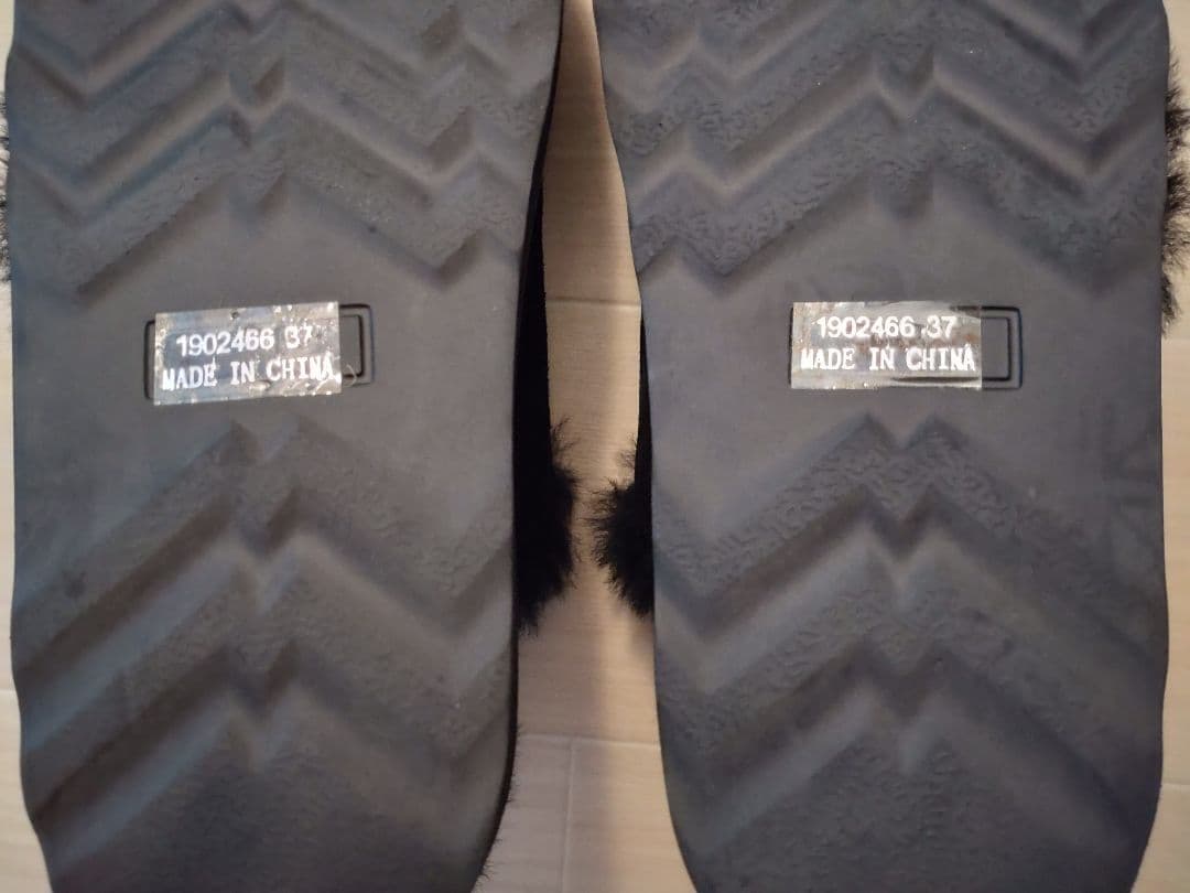 ✨MOHI✨　ブラックファーサンダル　ビッグベルト　37