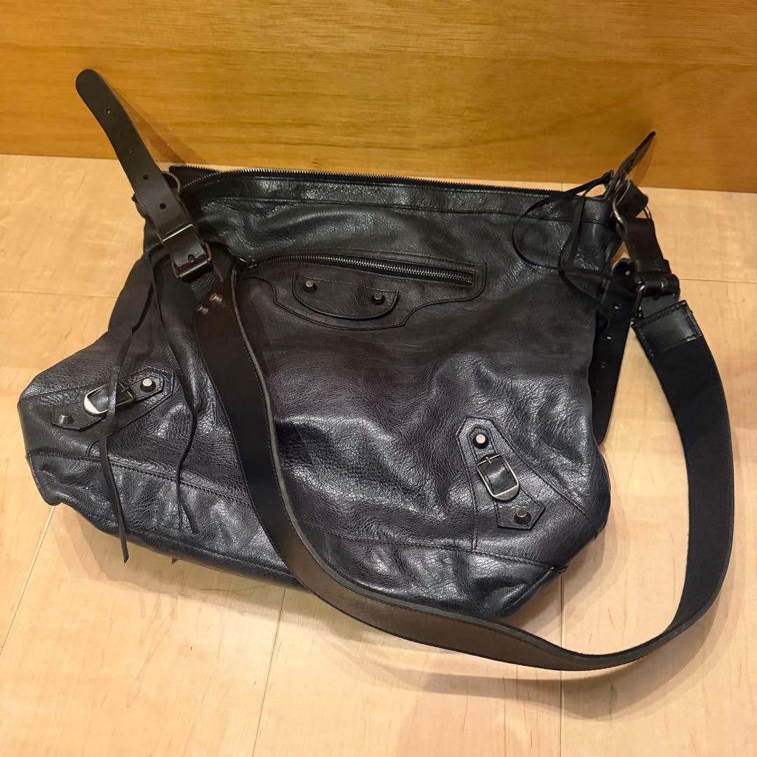 バレンシアガ　 レザー ショルダーバッグ