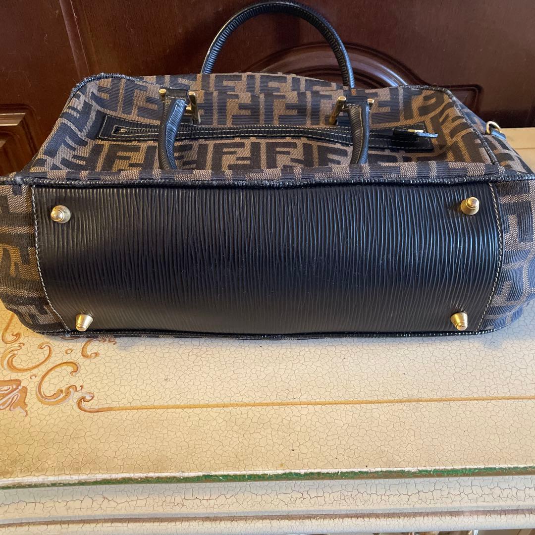 2/4までの出品！フェンディ　ズッカ柄ハンドバッグ