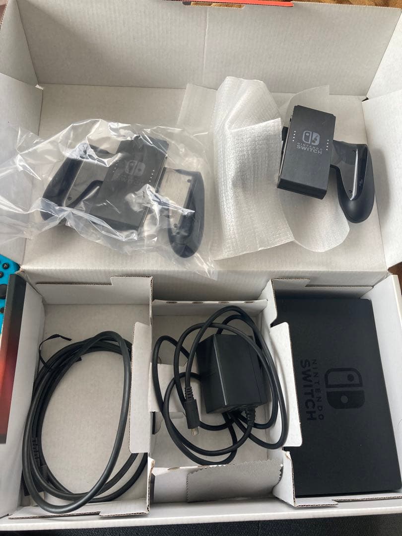 Nintendo Switch 本体 グレー ジョイコン赤