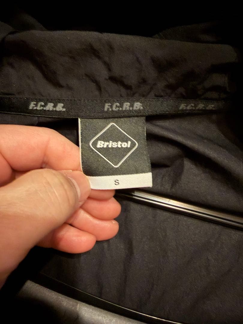 週末価格！FCRB ツアーベンチコート　定価53900円　美品