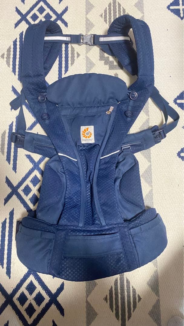 雨カバー&よだれカバー付き！ergobaby OMNI Breeze ネイビー