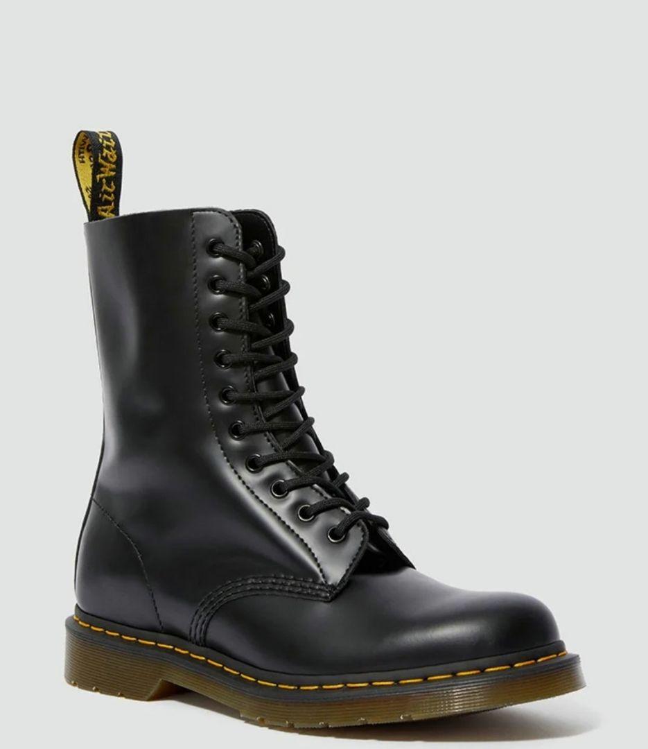 Dr. Martens 1490 10 ホール ブーツ STANDARD FIT