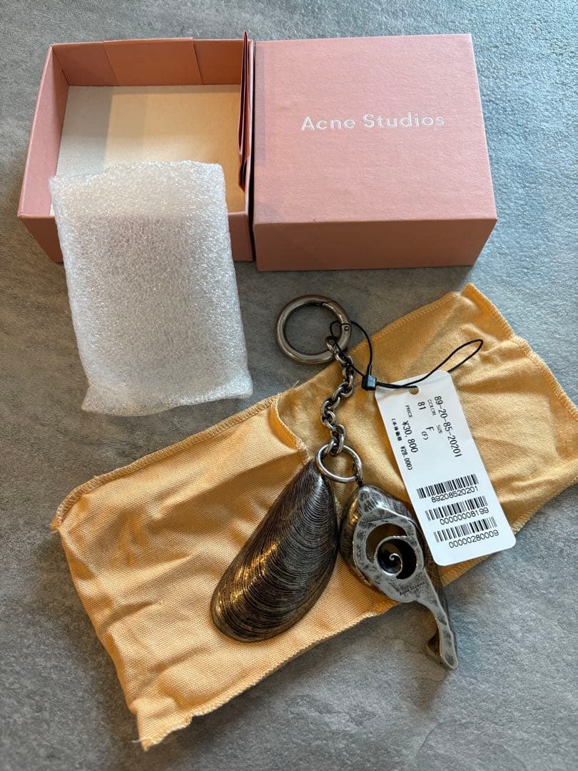 Acne Studiosシェルキーリング