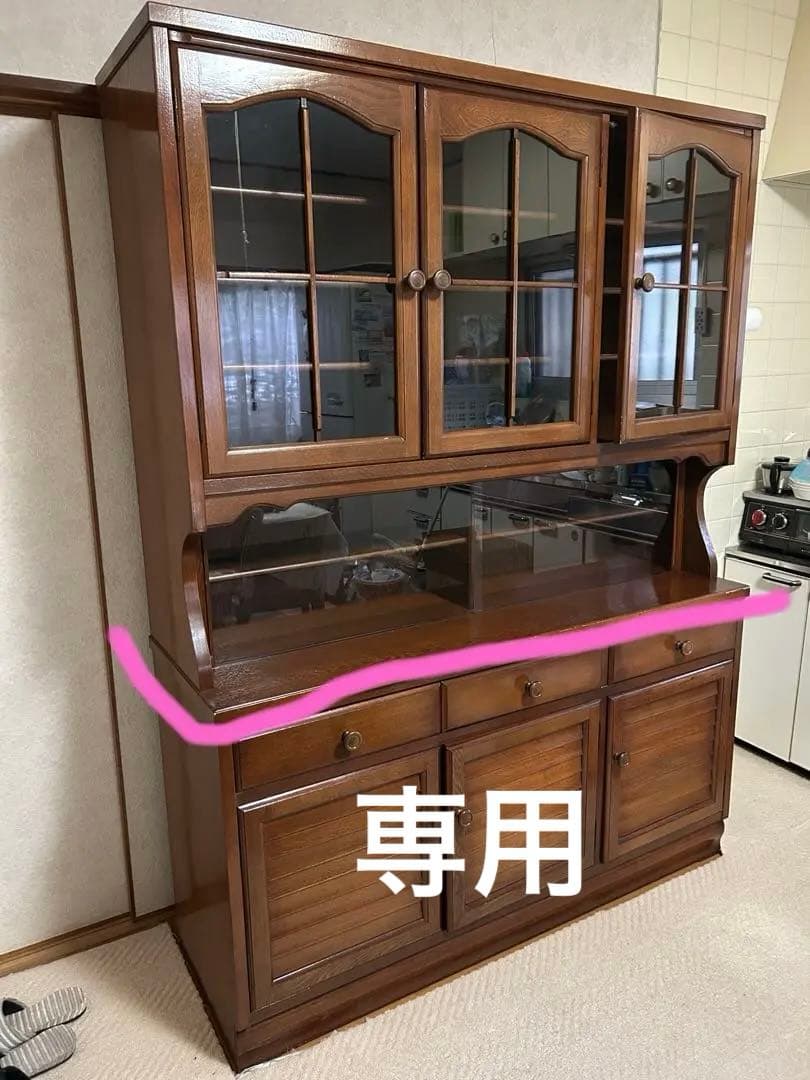 木製の食器棚　水屋　上段ガラス扉付き　下段だけ