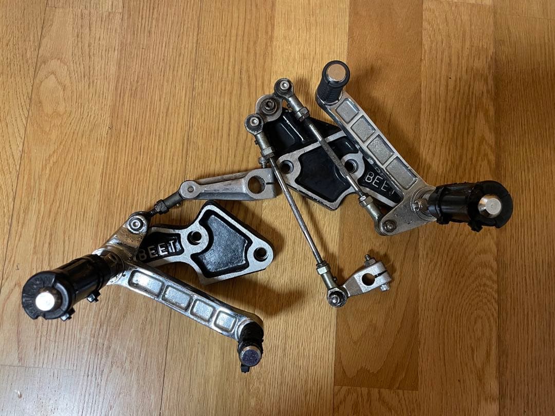 CBX400F BEETプロポジション　バックステップ