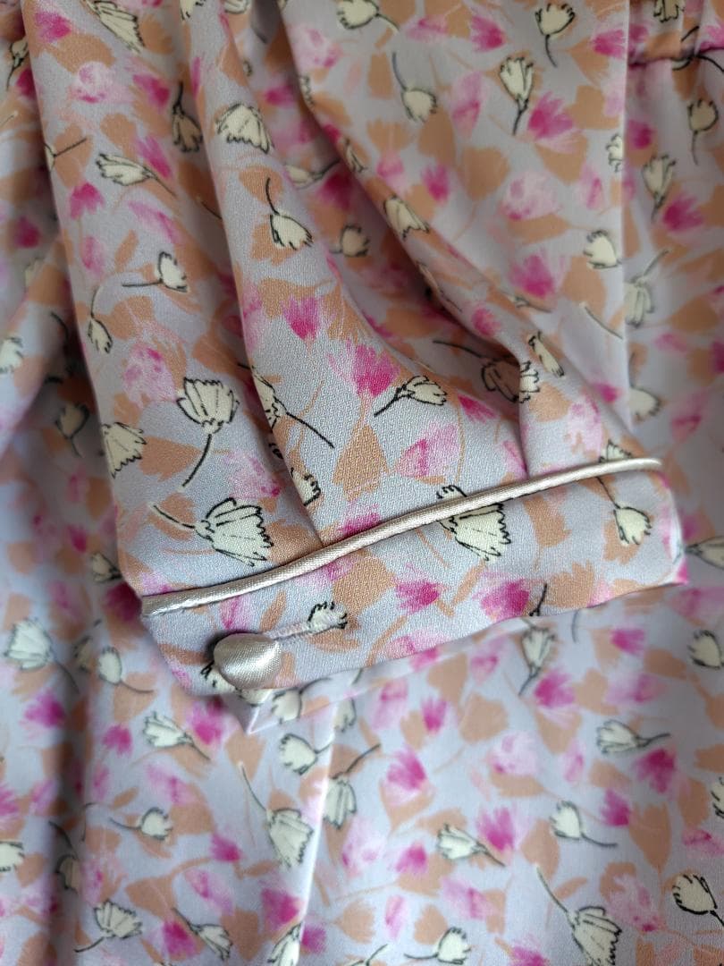 新品　 AMACAアマカ　優しいピンクの花柄ワンピース　38　ドレス44000円