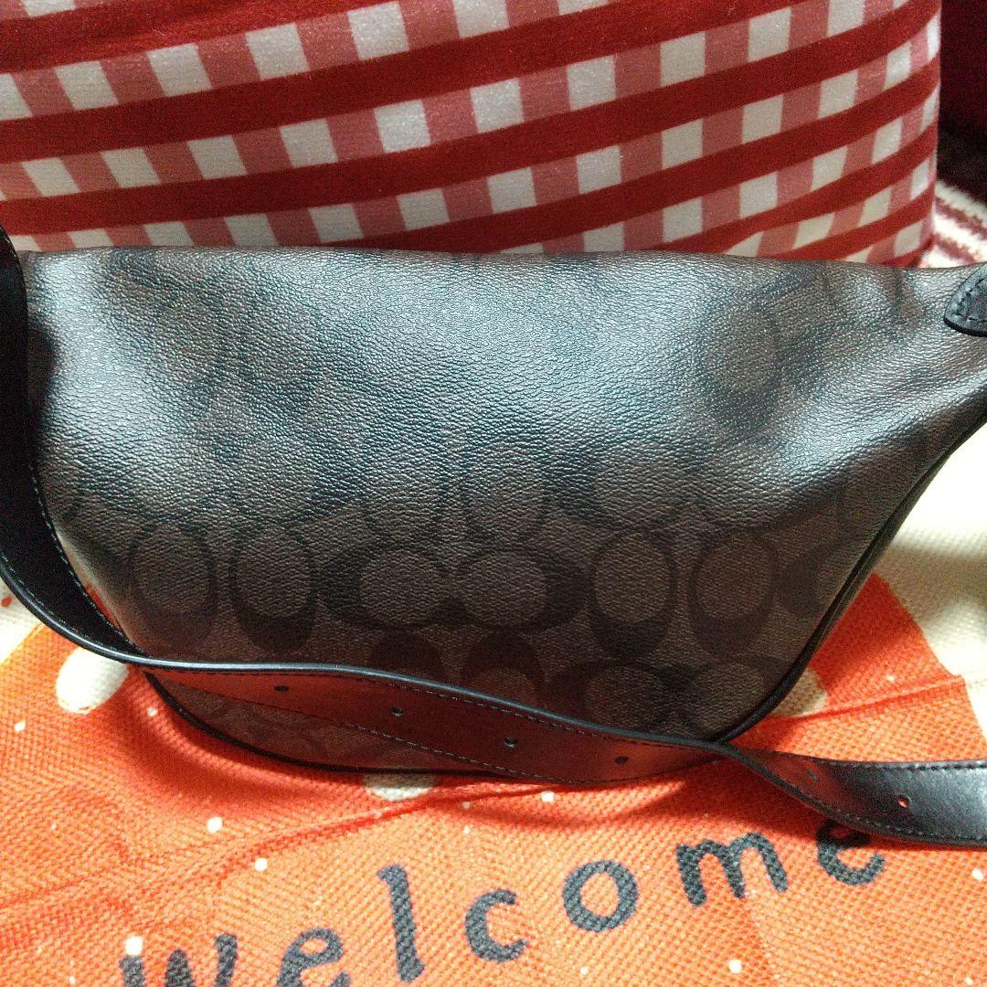 COACH ロゴ入りブラウンレザーボディバッグ