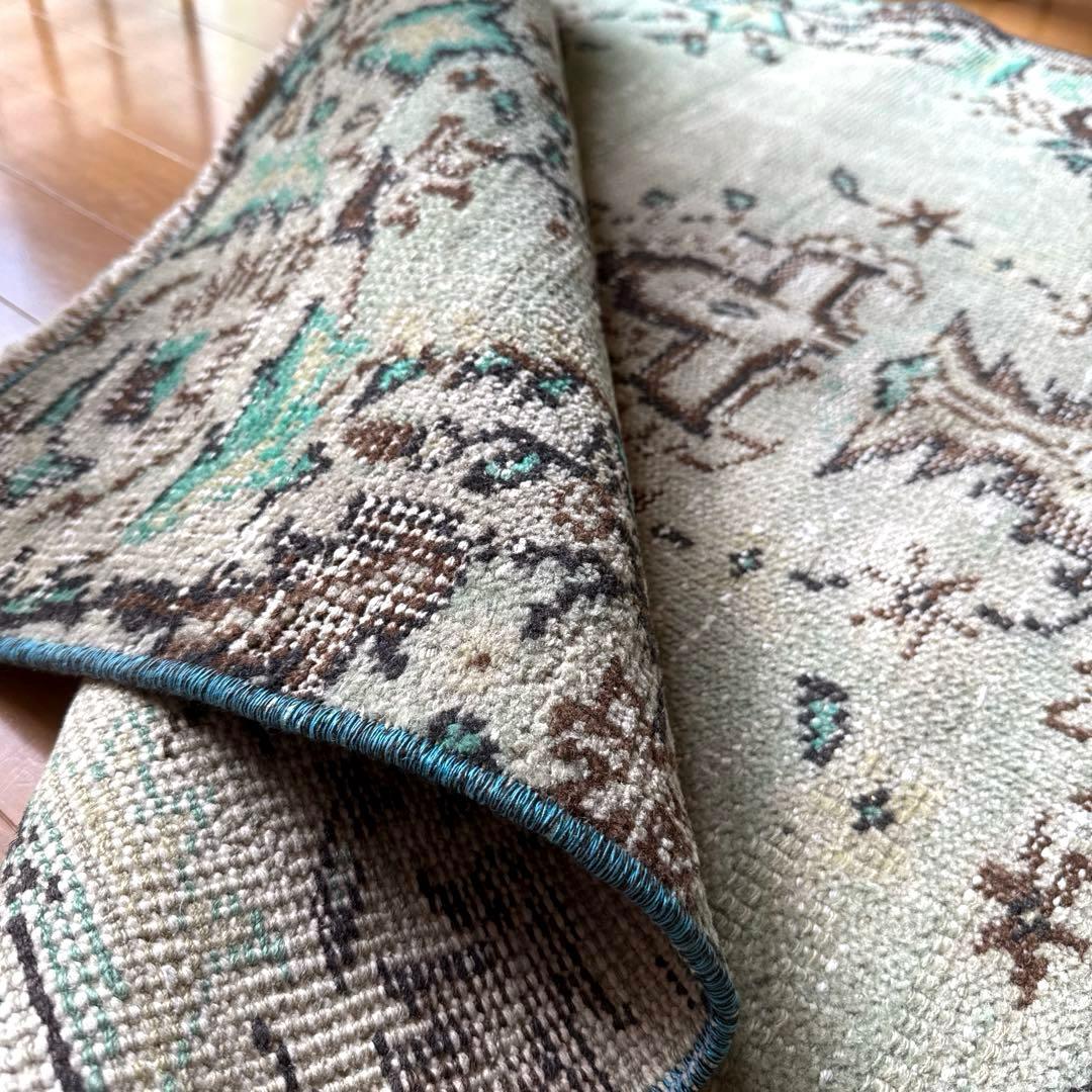 107×194淡いエメラルドグリーン×ブラウン　シャビー　トルコヴィンテージラグ