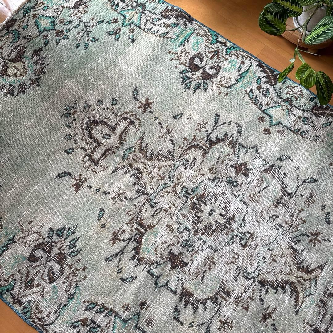 107×194淡いエメラルドグリーン×ブラウン　シャビー　トルコヴィンテージラグ