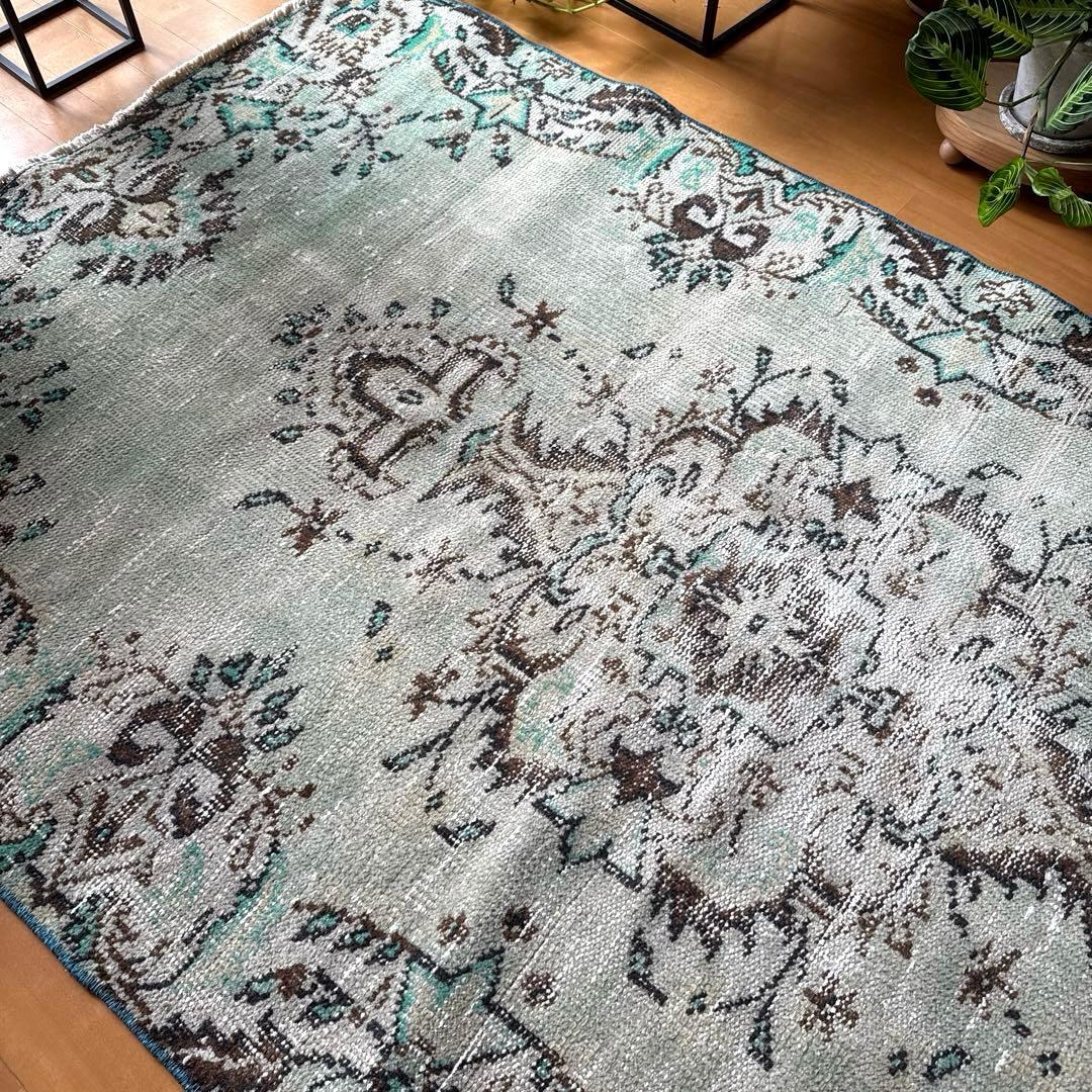 107×194淡いエメラルドグリーン×ブラウン　シャビー　トルコヴィンテージラグ