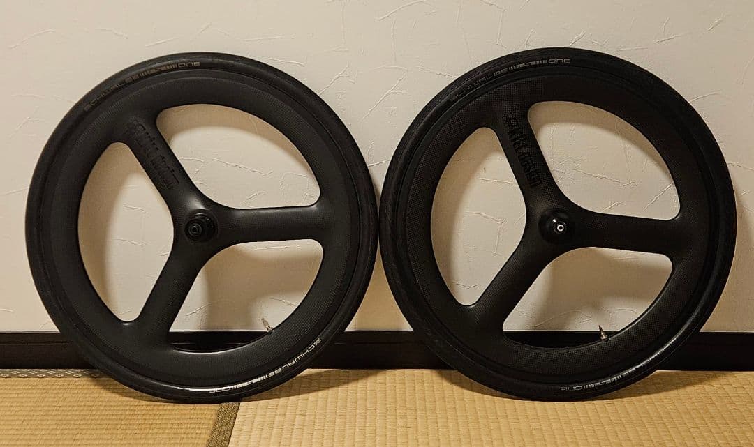 Kitt design 451 Carbon ホイールフロントリア