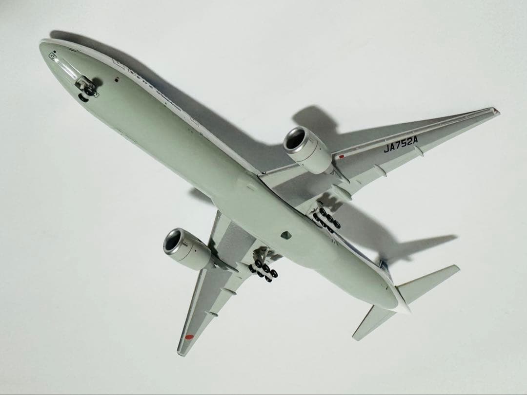 全日空商事 1/400 ANA 777-300 特別塗装 NH40012