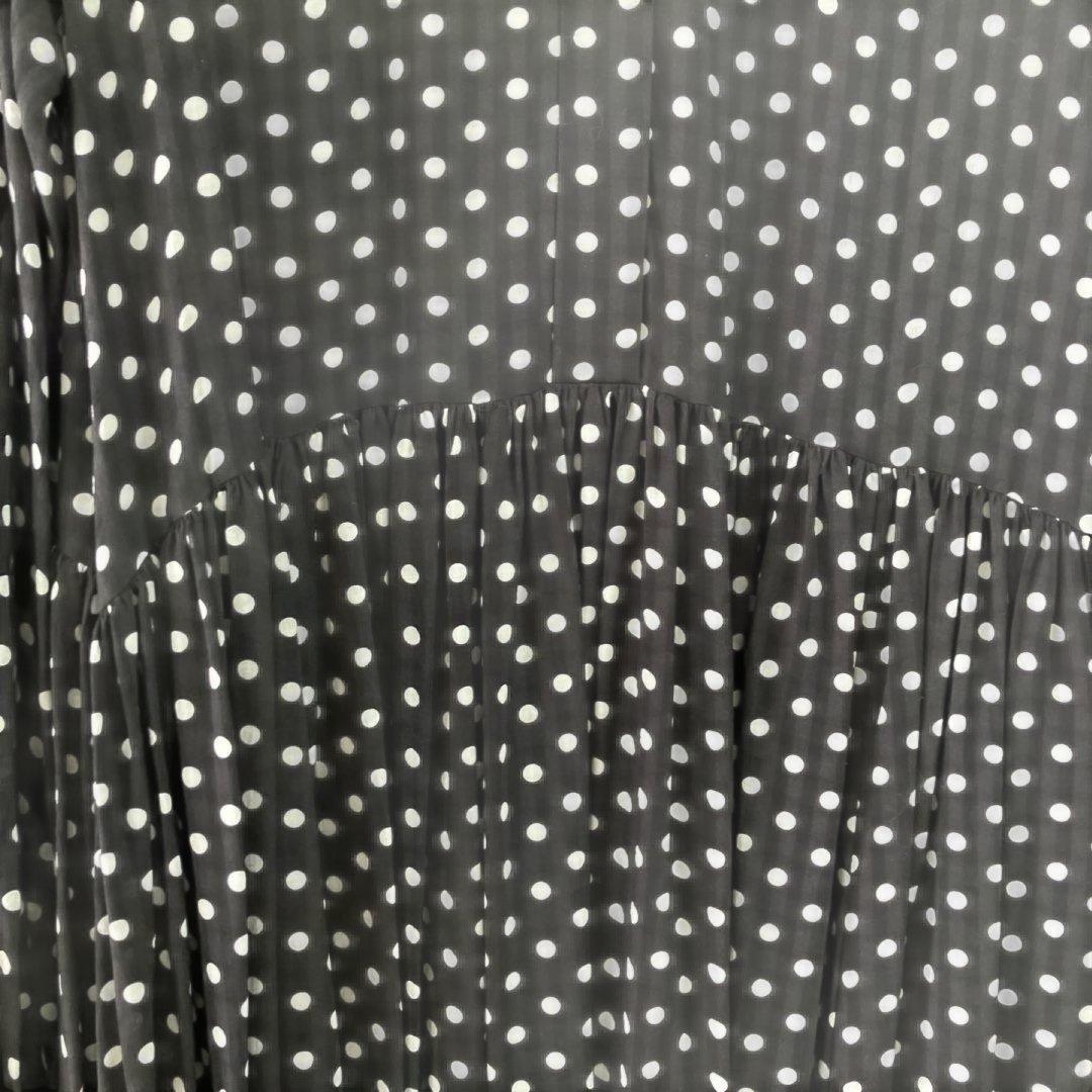 新品未使用 ビアズリー 水玉模様の長袖フレアワンピース