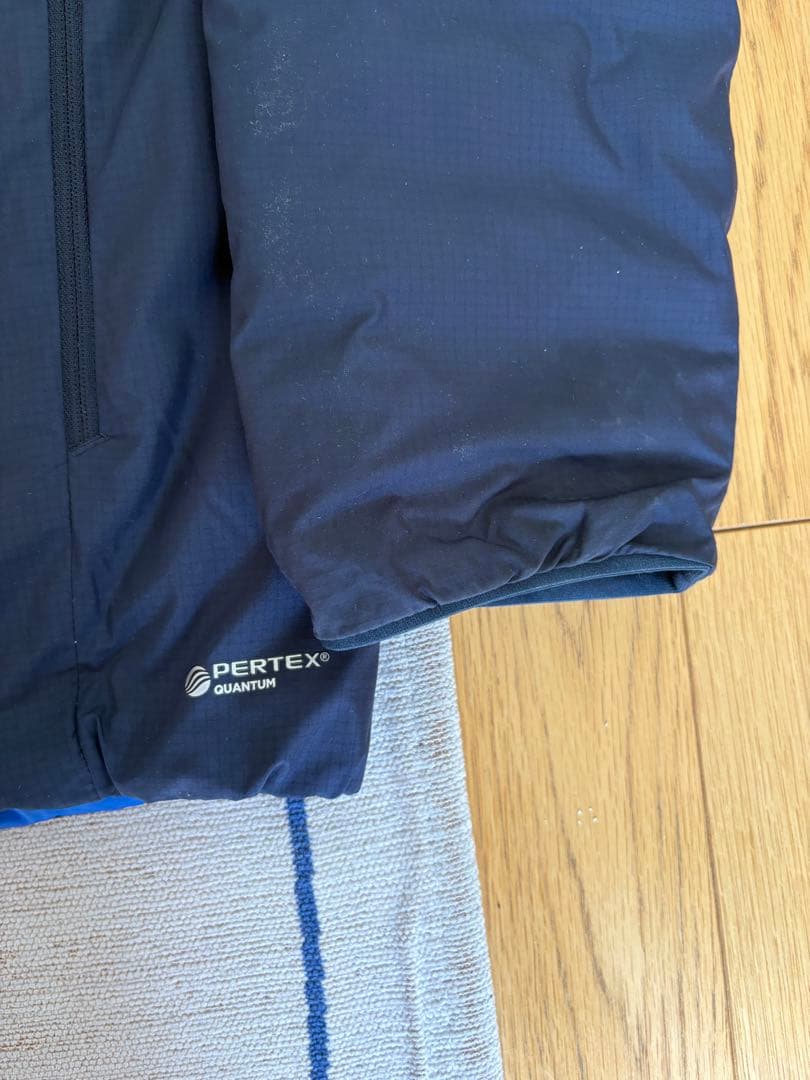 Salomon 青 puffer jacket リバーシブルMサイズ　テック系