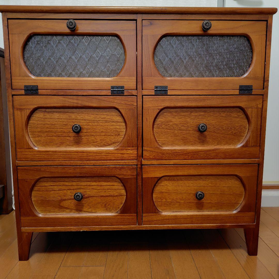 木製チェスト ガラスパネル付き