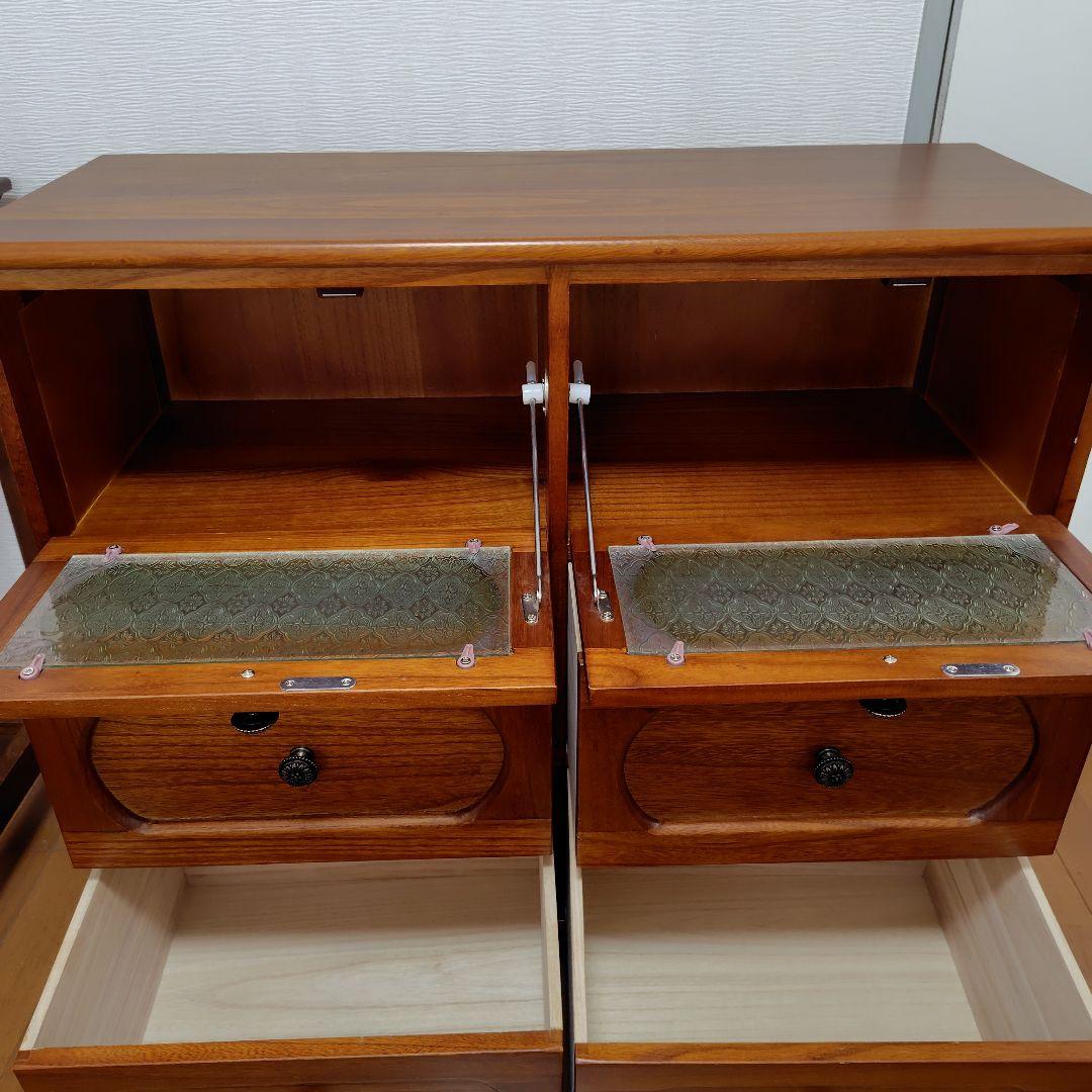 木製チェスト ガラスパネル付き
