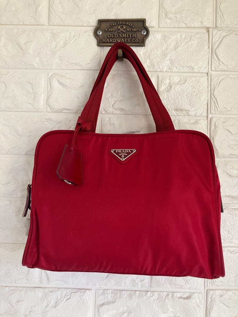 PRADA レッド　ナイロンハンドバッグ
