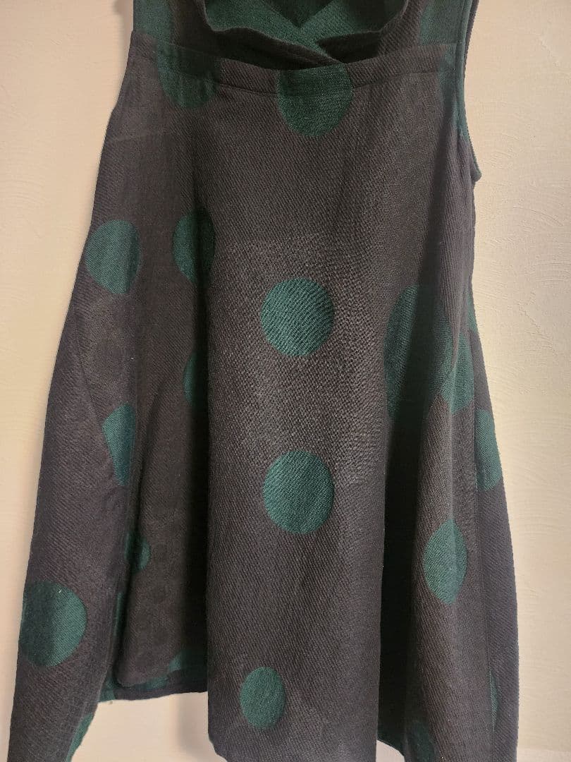 慈雨　黒地にグリーンのドット柄　フード付き　チュニック丈