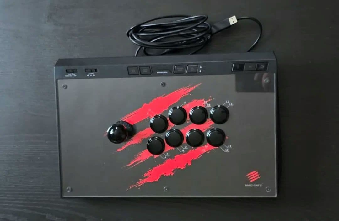 Mad Catz E.G.O. アケコン