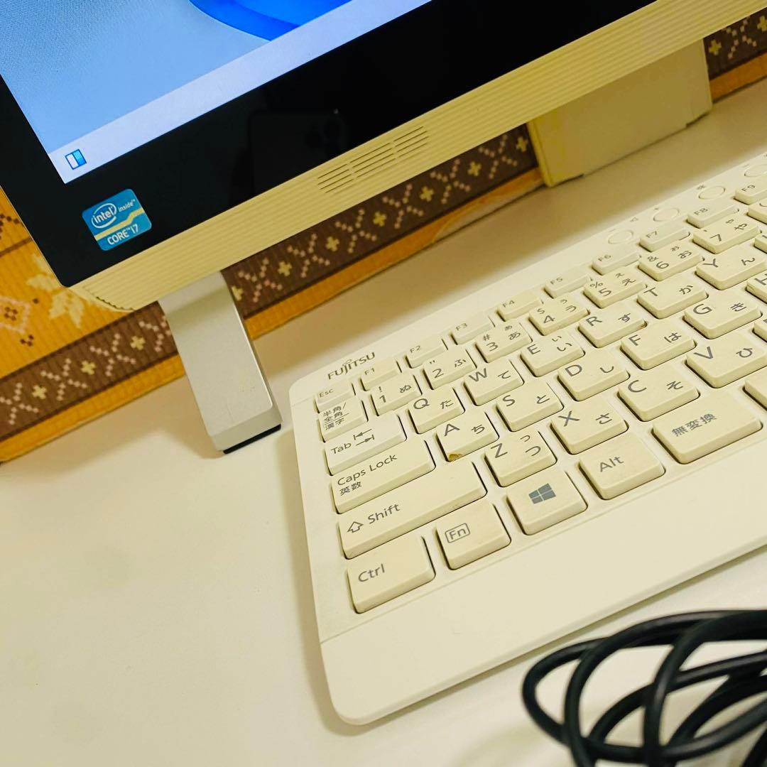 Y1000 Fujitsuデスクトップi7メモリ8G高速Win11オフィス付き