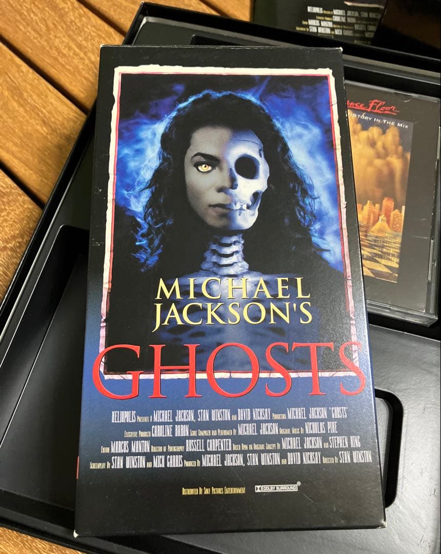 [訳あり]マイケル•ジャクソンGHOSTS デラックスコレクターズボックスセット