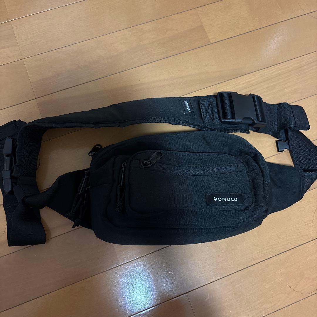 ポムル　POMULU 黒　ヒップシート