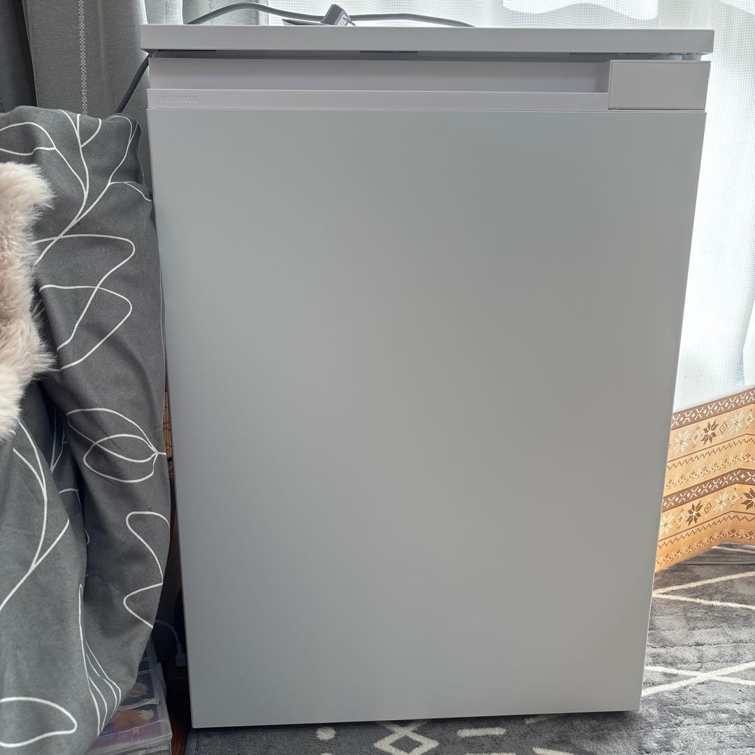 コンパクトホワイト冷凍庫　未使用品　66L