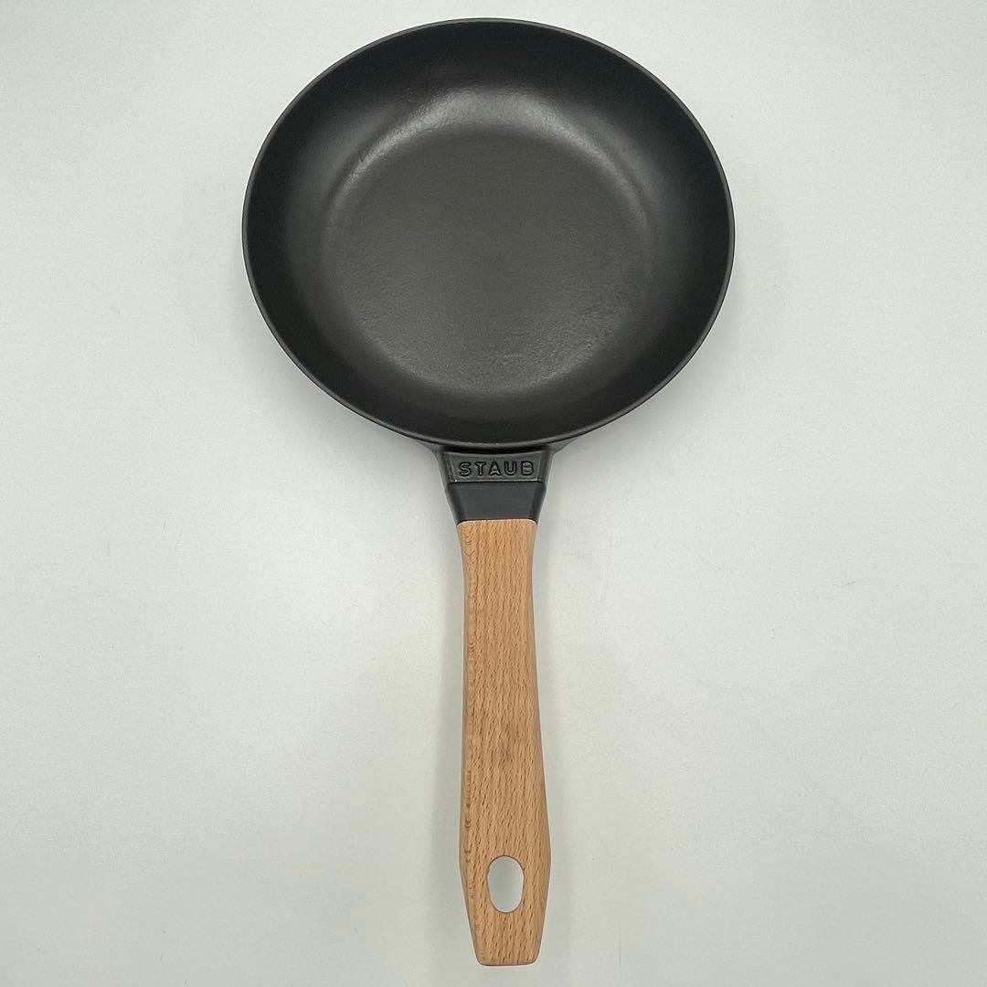 美品】ストウブ（Staub）ウッドハンドルフライパン 24cm IH/ガス火対応