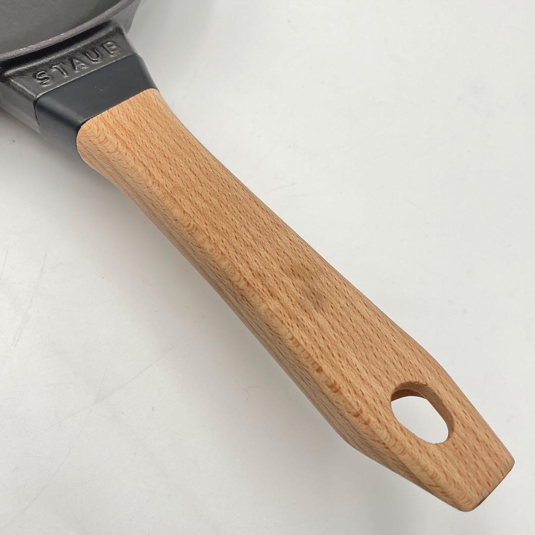 美品】ストウブ（Staub）ウッドハンドルフライパン 24cm IH/ガス火対応
