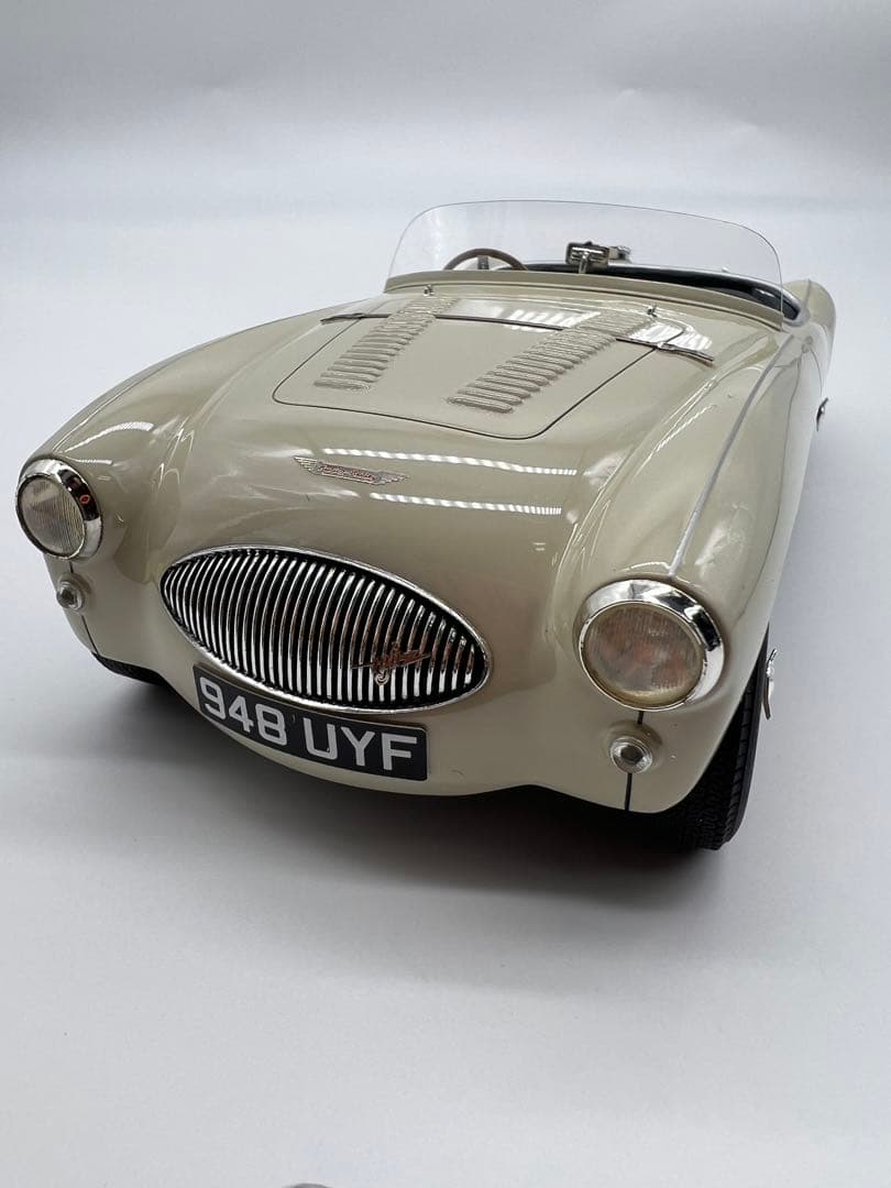 No370 ミニカー1/18箱あり Austin Healey100S 1955