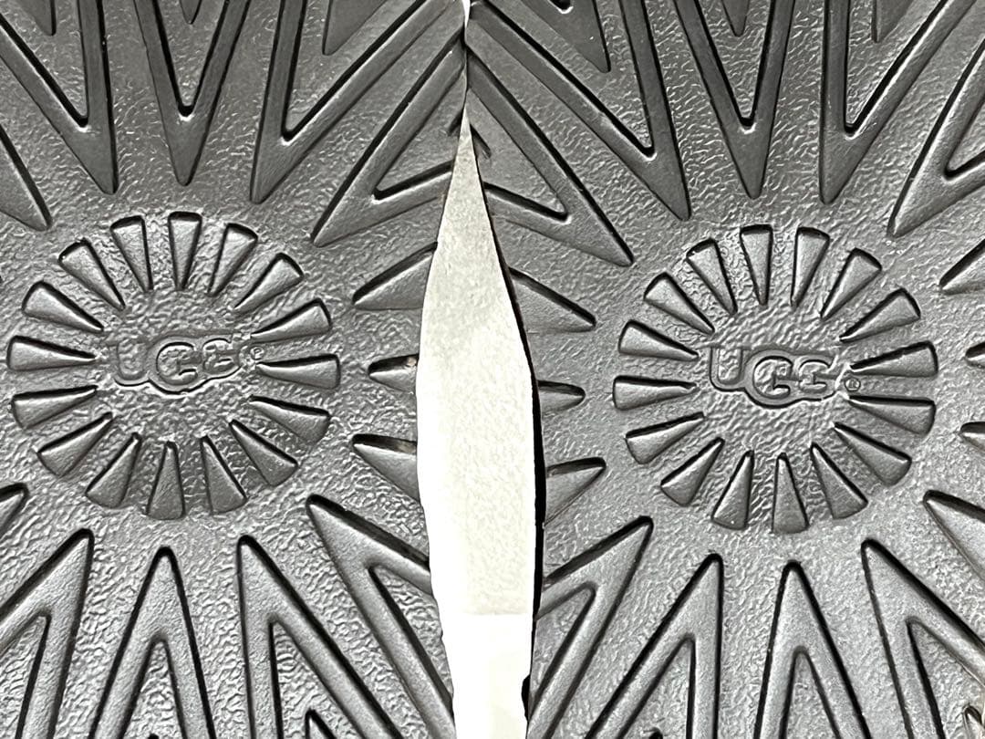 f111 新品　UGG W CLASSIC MINI Ⅱ 1016222 ブーツ