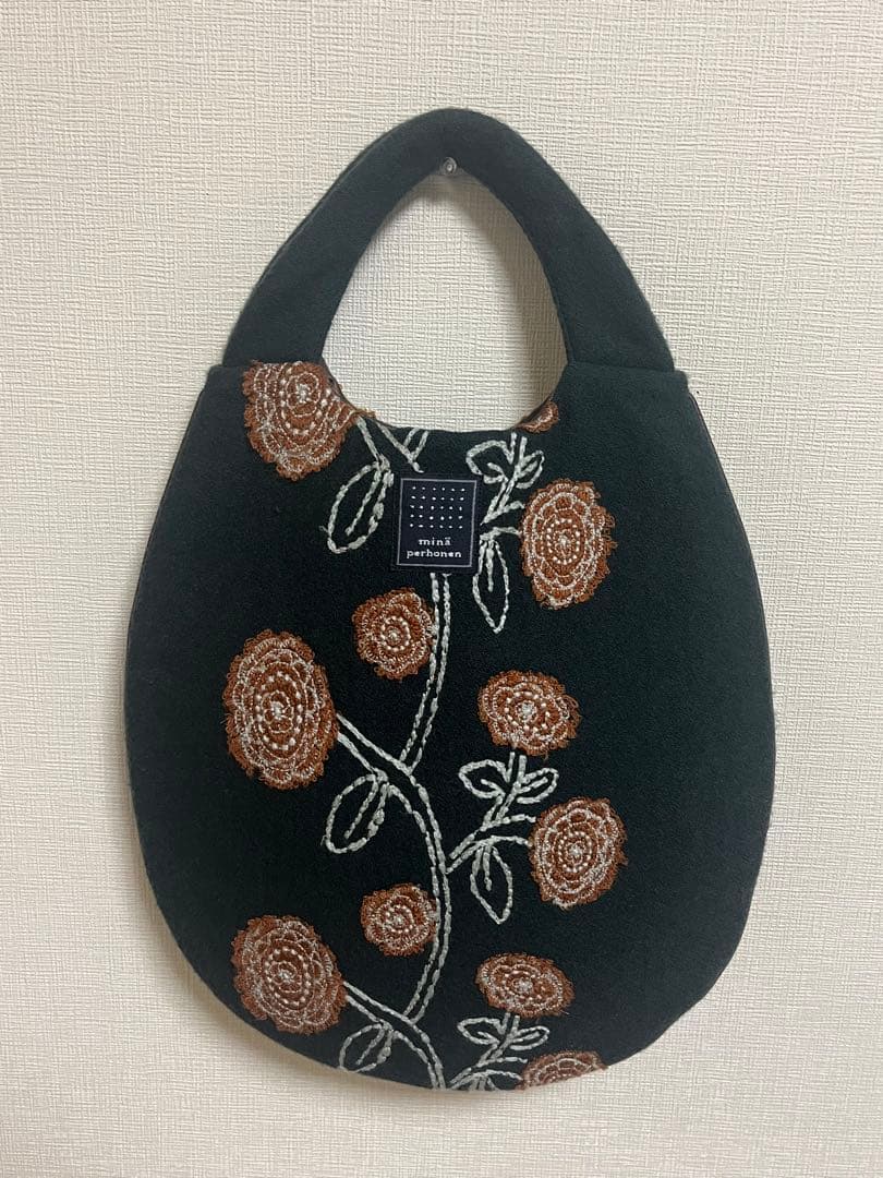 ミナペルホネン　ジャルディーノ　エッグバック　花柄刺繍 　ウール　ダークグリーン