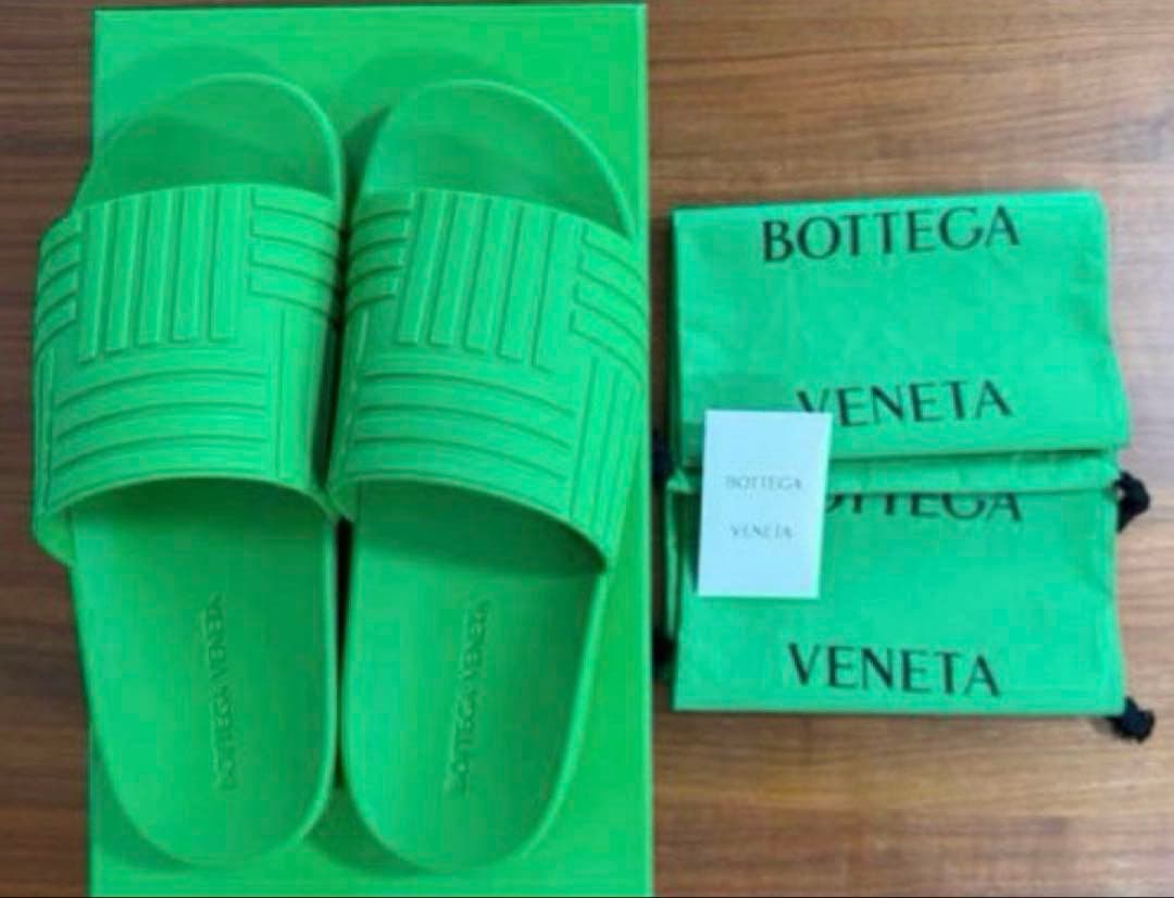 週末セール新品未使用BOTTEGA VENETAラバーサンダル　28cm