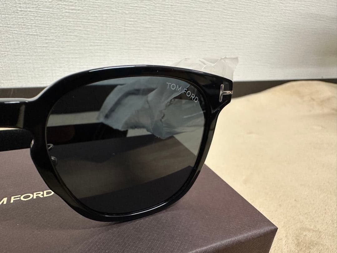 トムフォードサングラス TF1051-K ECO 01A メンズ　レデイース兼用