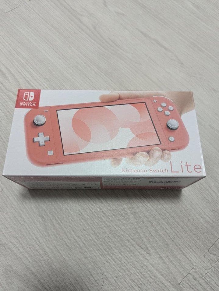 新品未開封　Nintendo Switch Lite コーラル