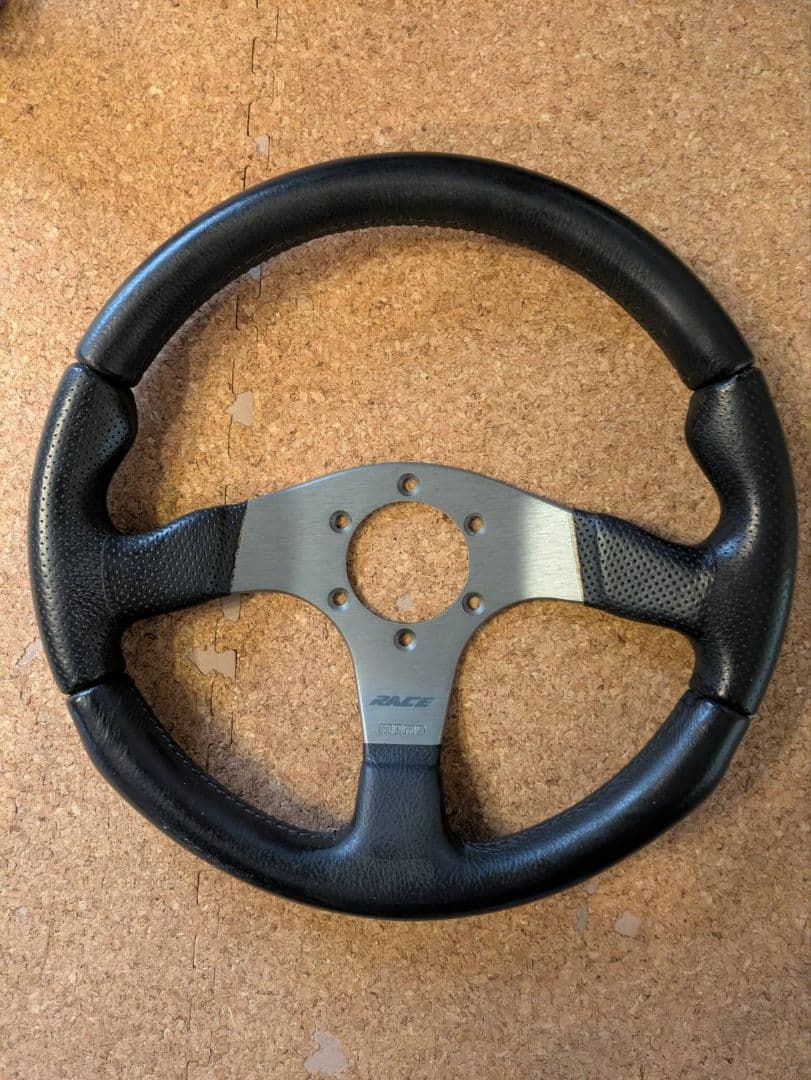 MOMO　ステアリング　RACE