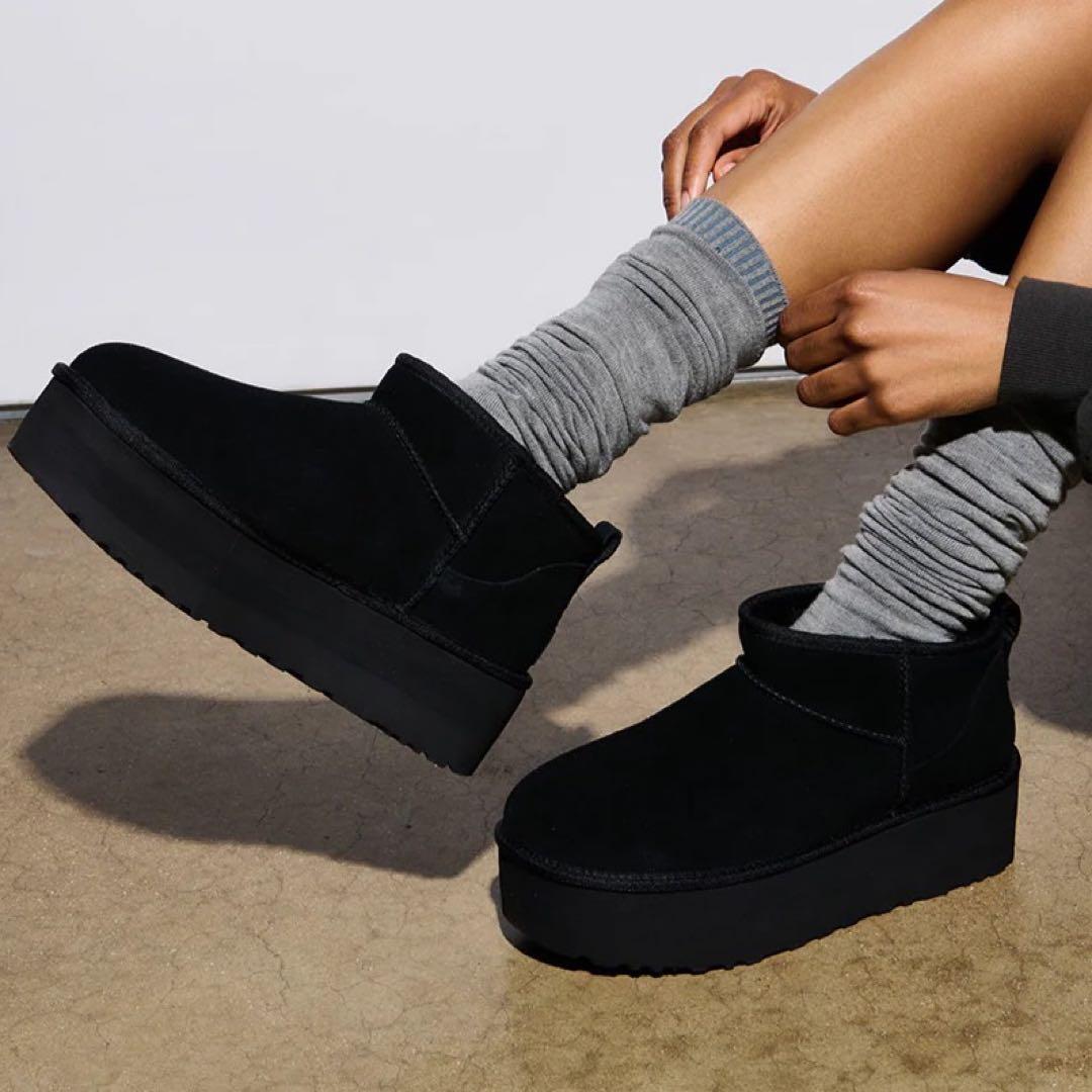 UGG クラシックウルトラミニプラットフォーム 黒 24cm