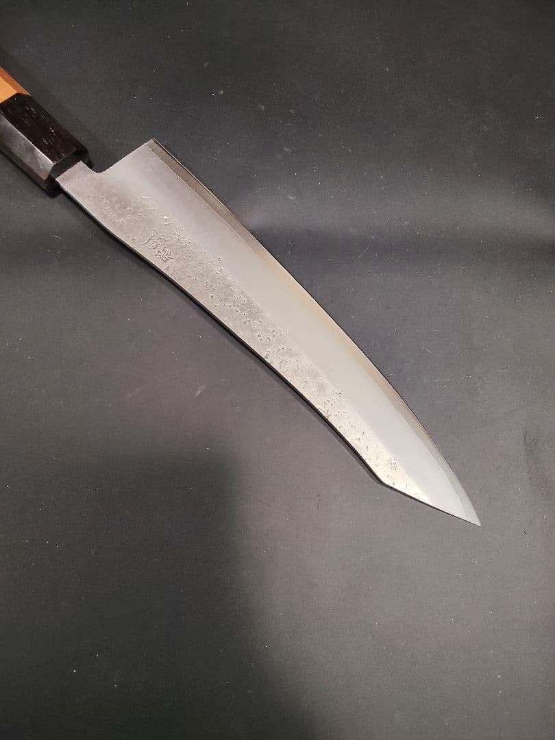 銀三 鬼反り剣型 本鍛造 なしじ 和牛刀 包丁 21cm 牛刀 黒檀紫檀八角柄